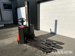 Toyota SWE080L electric pallet truck