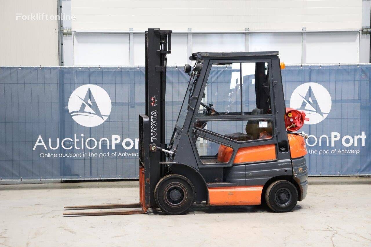 Toyota 42-6FGF18 gas forklift