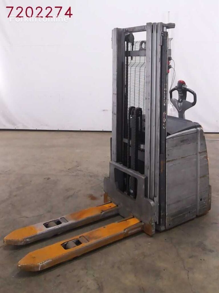 Still EXV16 pallet stacker