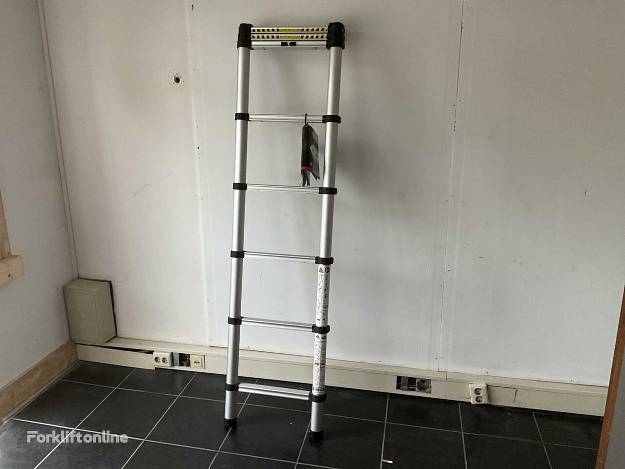 Altrex Vouwladder warehouse ladder