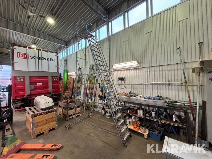 Plattformsstege warehouse ladder
